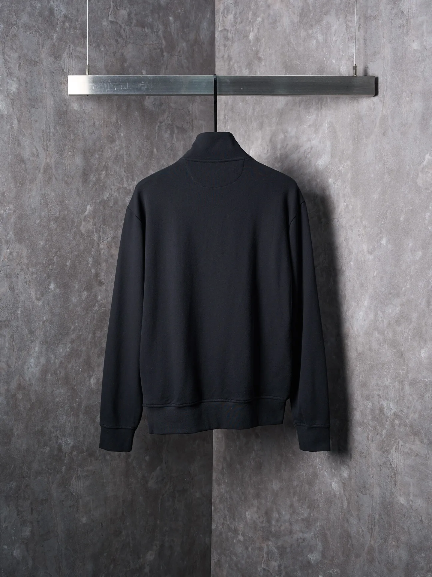 P360 Actual auction] Ralph Lauren/Ralph Lauren gold pony embroidered half turtleneck sweatshirt [Ready stock] S M L The half-zipper design is sublimated, casual yet stylish. In the name of design, it creates a new fashionable realm for sweatshirts. It adopts imported machine embroidery technology and uses advanced computer control systems and precision mechanical components to realize pony mark embroidery operations with high precision. The lines are smooth and delicate. The fabrics have been washed and feel better. Not easy to deform, not easy to shrink, not easy to fade, and maintain long-term beauty and fit.